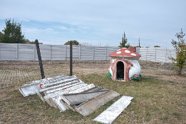 Lucrări de întreținere la mobilierul de joacă de la Grădinița Potigrafu-2017-3 Lucrări de întreținere la mobilierul de joacă de la Grădinița Potigrafu-2017-3