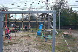 Lucrări de întreținere la mobilierul de joacă de la Grădinița Potigrafu-2017-8 Lucrări de întreținere la mobilierul de joacă de la Grădinița Potigrafu-2017-8