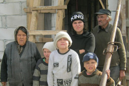 Sprijin pentru o familie din comuna noastră-2017-2 Sprijin pentru o familie din comuna noastră-2017-2